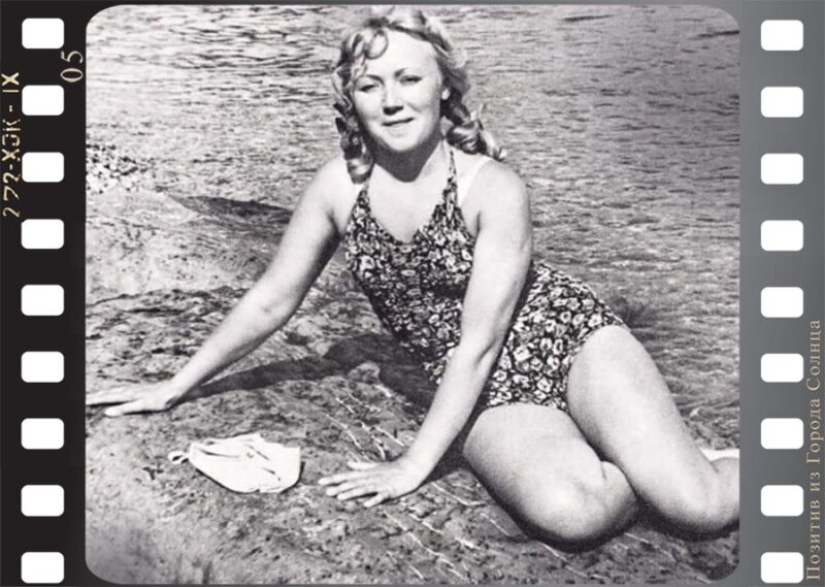 The first beauties of Soviet cinema in swimsuits on vacation