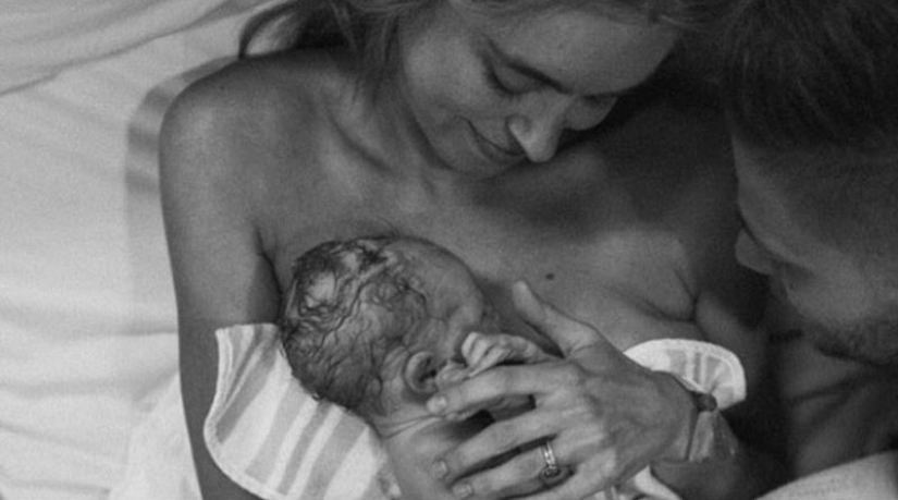 The First &quot;Hello&quot;: A Photo Project About the First Meeting of a Mother and Baby