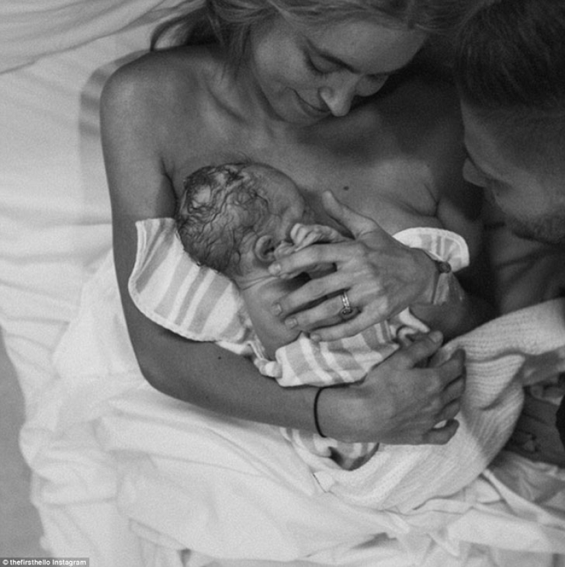 The First &quot;Hello&quot;: A Photo Project About the First Meeting of a Mother and Baby