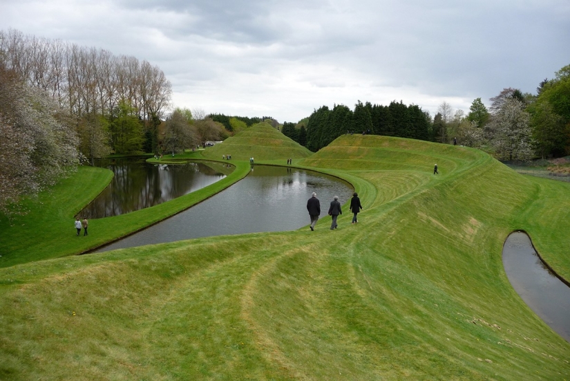 The garden of cosmic speculation Charles Jencks