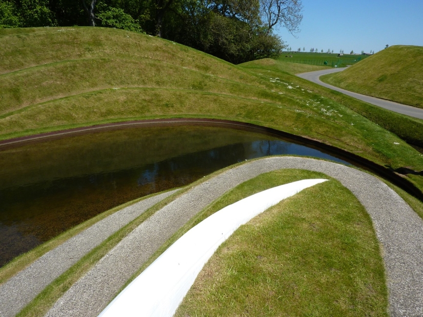 The garden of cosmic speculation Charles Jencks