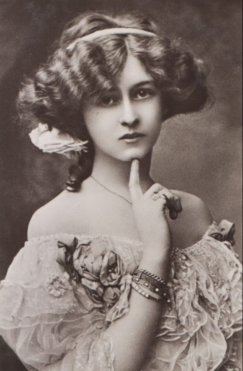 The genius of pure beauty: natural appeal of British girls in the beginning of XX century