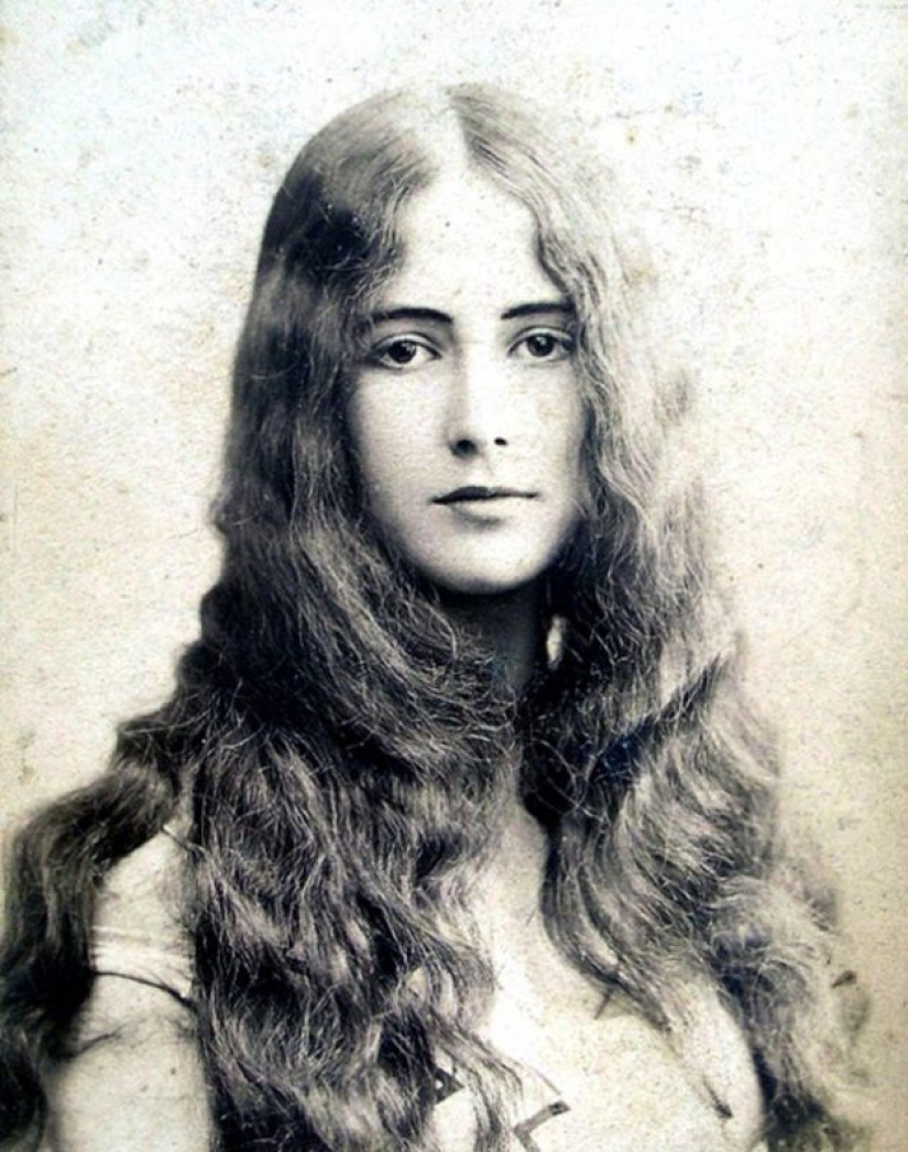 The genius of pure beauty: natural appeal of British girls in the beginning of XX century