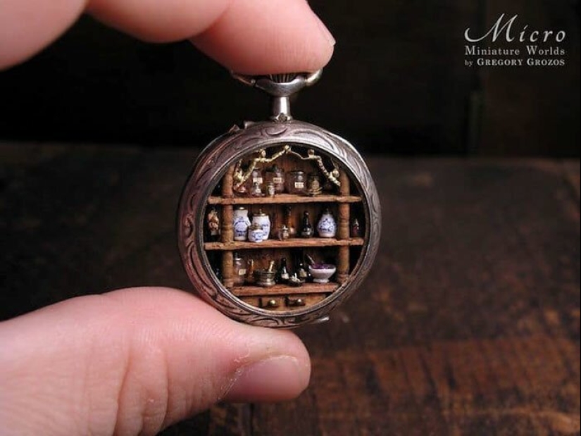 The Greek master Gregory Grozos creates miniature worlds within hours