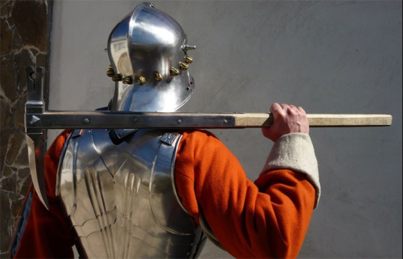 The illusion of invulnerability: how effective was the knight's armor