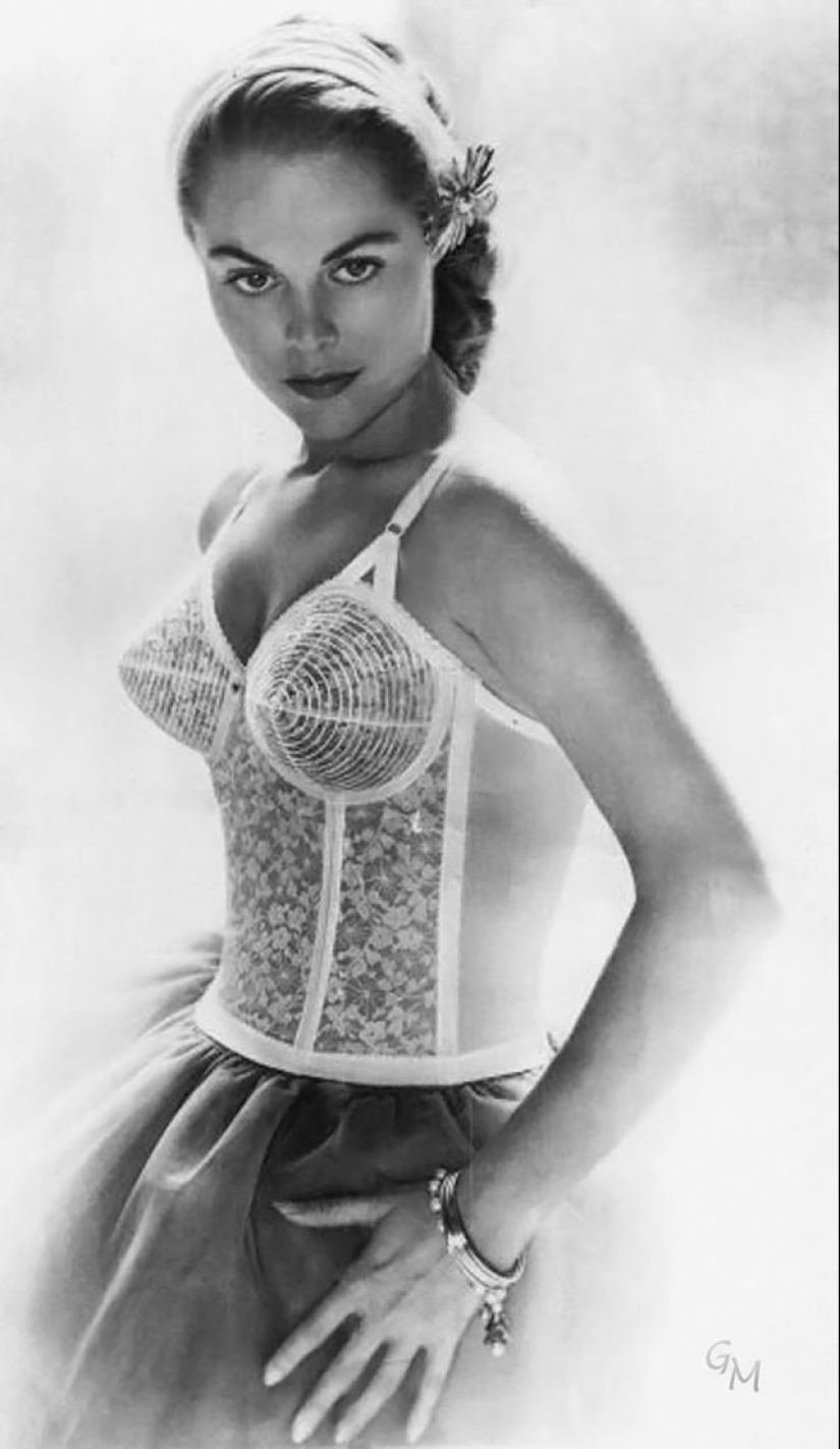 The intriguing 50s: when women wore "bullets" on their chests