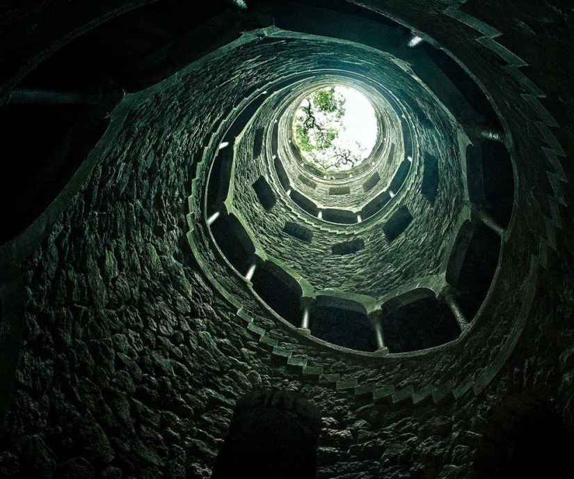 The inverted tower of the Freemasons: the well Dedication