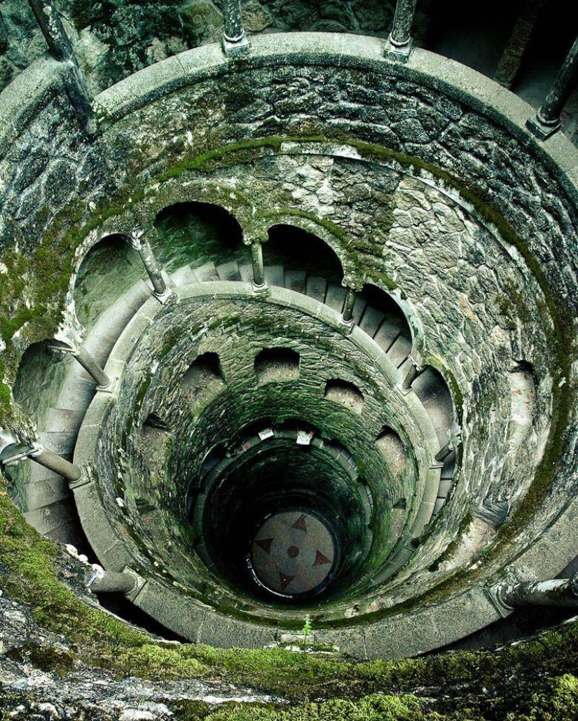 The inverted tower of the Freemasons: the well Dedication