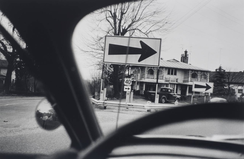 The journey on the road of life: expressive of classic photos of Elliott Erwitt