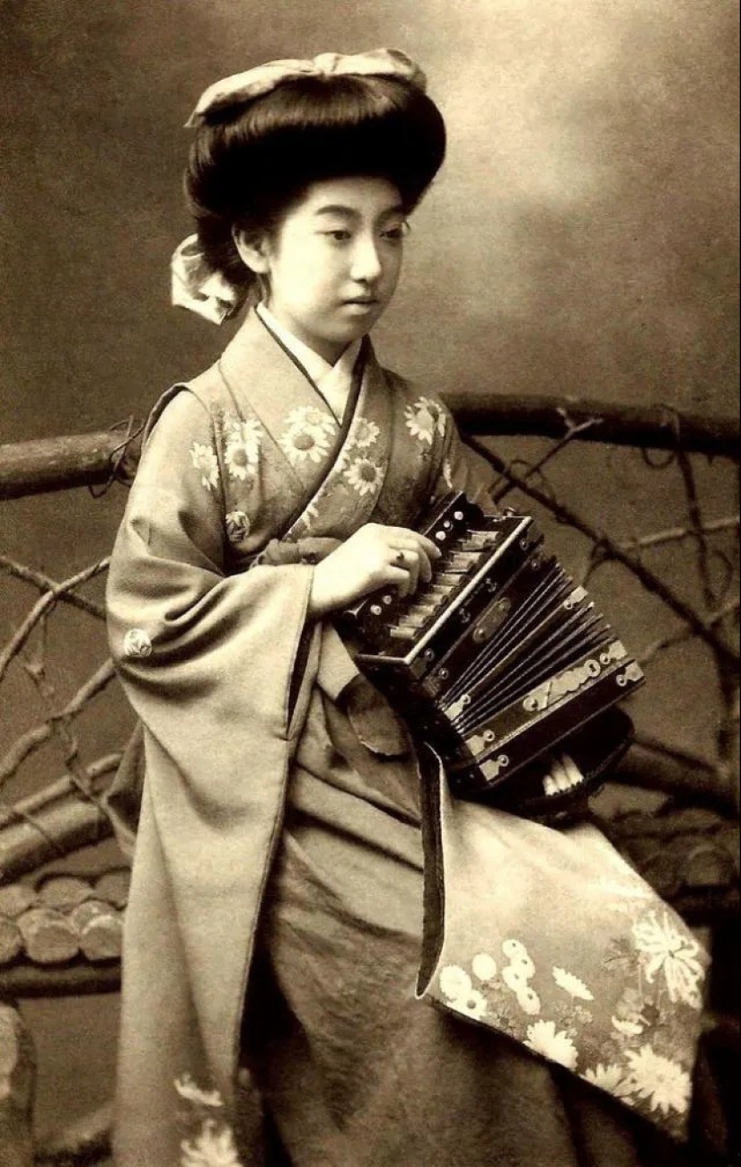 The life story and beautiful photos of nine-fingered geisha Tise Takaoka