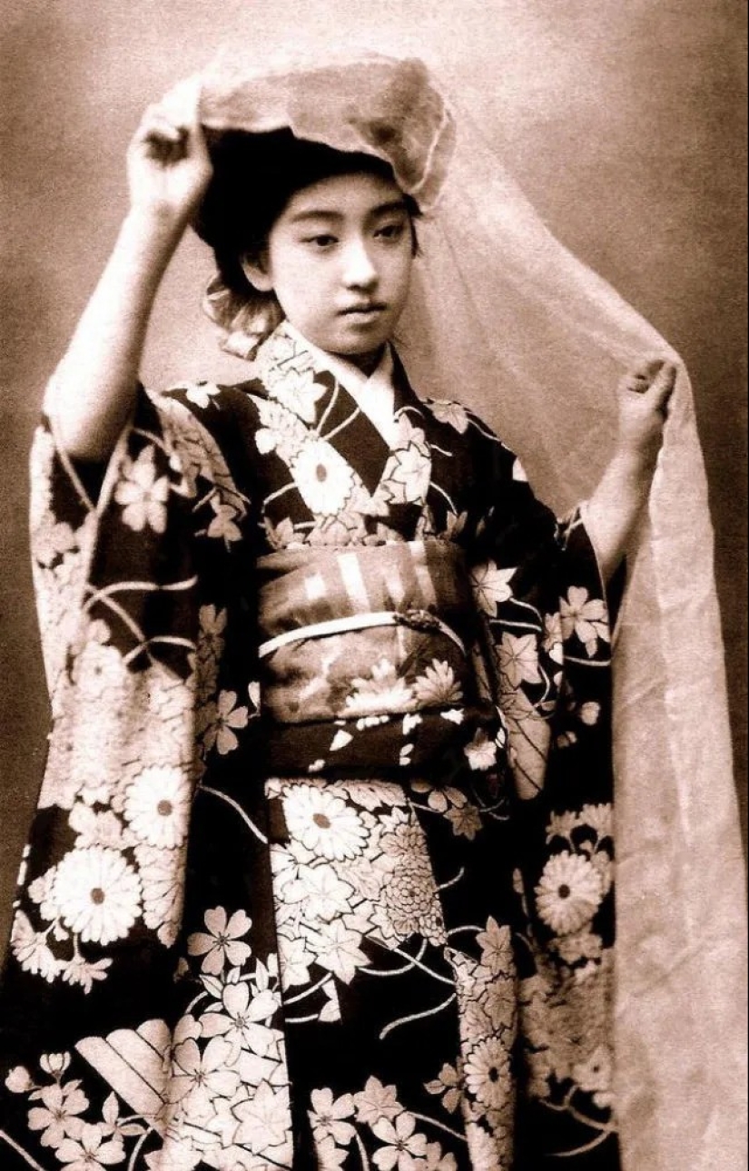 The life story and beautiful photos of nine-fingered geisha Tise Takaoka