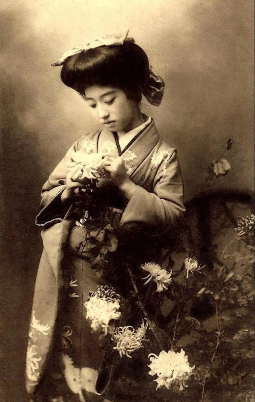 The life story and beautiful photos of nine-fingered geisha Tise Takaoka