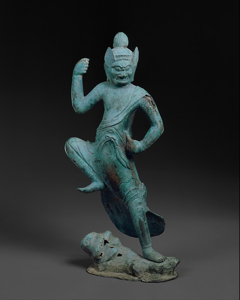 The Metropolitan Museum of digitized and posted in the open access 400 thousand exhibits