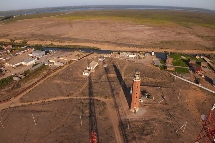 The miracle in the desert: both in 30 km from the sea near Astrakhan appeared lighthouse