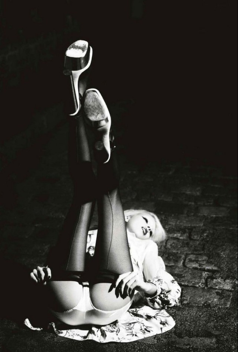 The mystery of femininity in erotic photographs by Ellen von Unwerth
