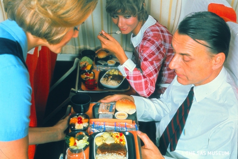 The Norwegian airline showed what was fed on planes half a century ago