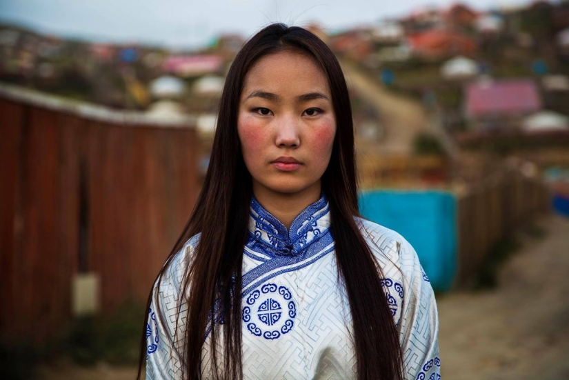 The photographer continues to shoot a variety of beauty of women around the world