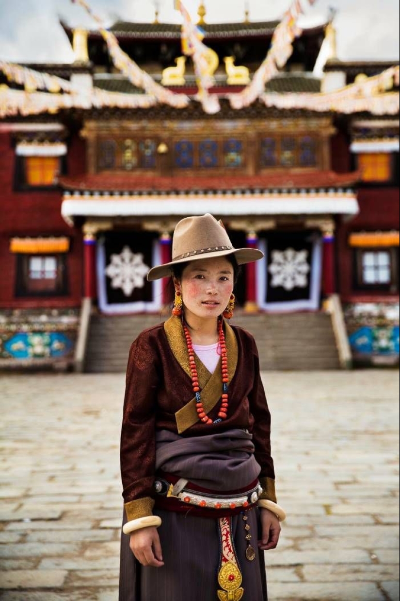 The photographer continues to shoot a variety of beauty of women around the world