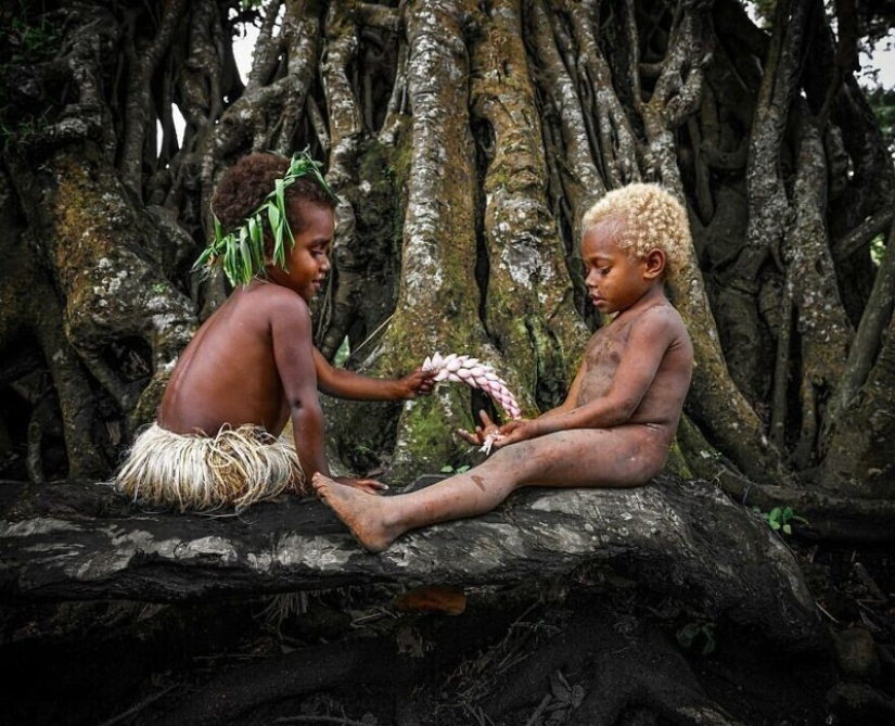 The photographer has shown how the childhood in different parts of the world