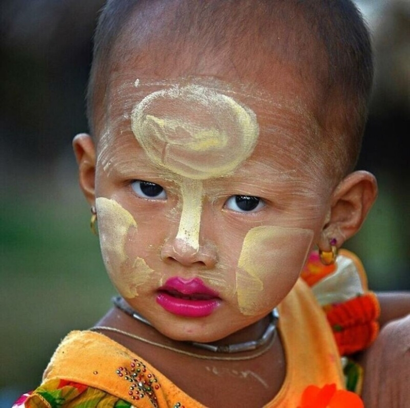 The photographer has shown how the childhood in different parts of the world