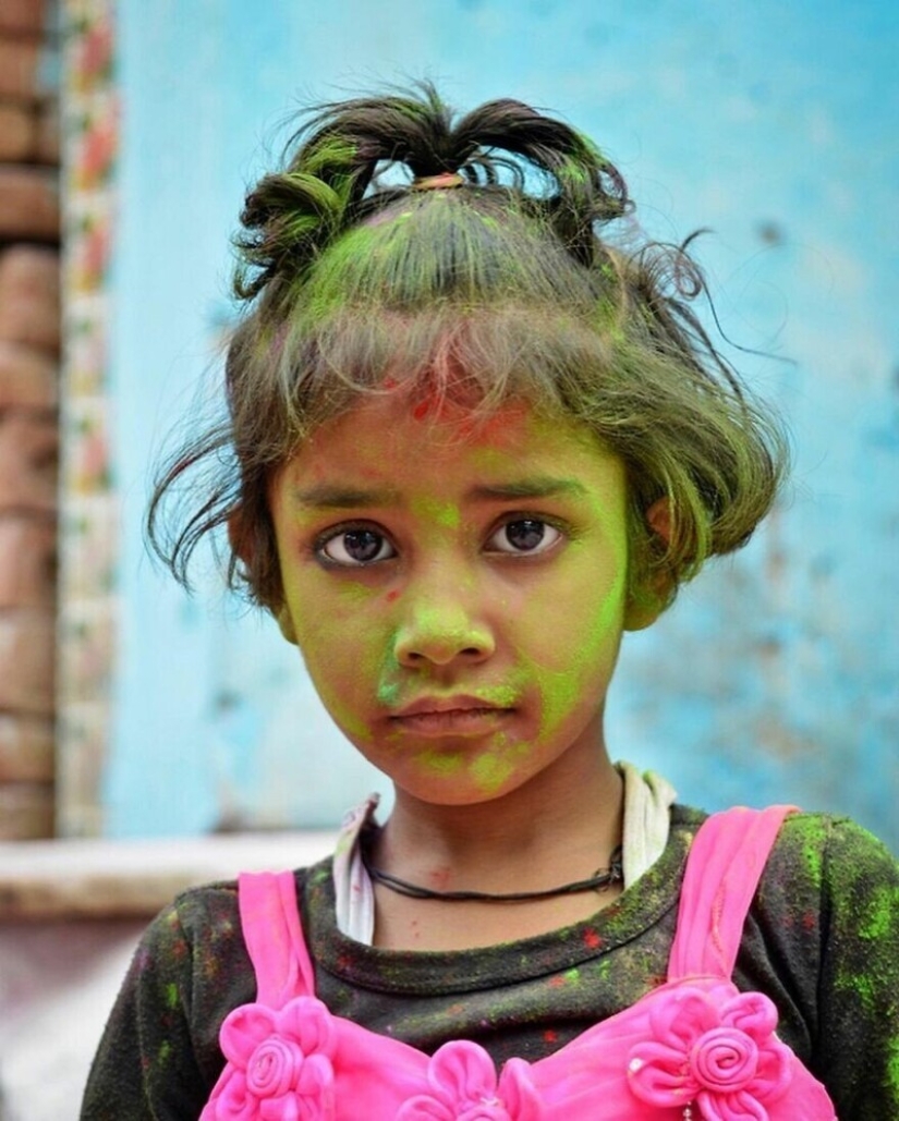 The photographer has shown how the childhood in different parts of the world