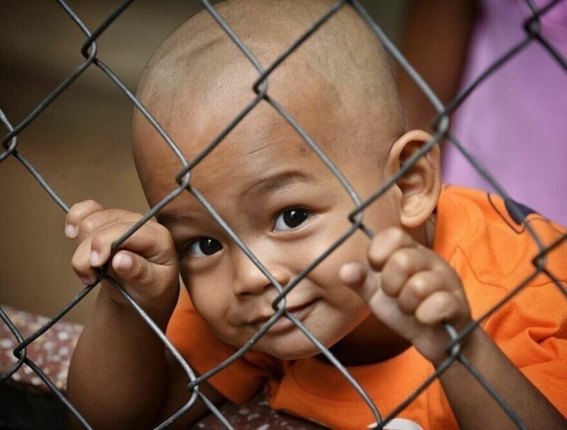 The photographer has shown how the childhood in different parts of the world