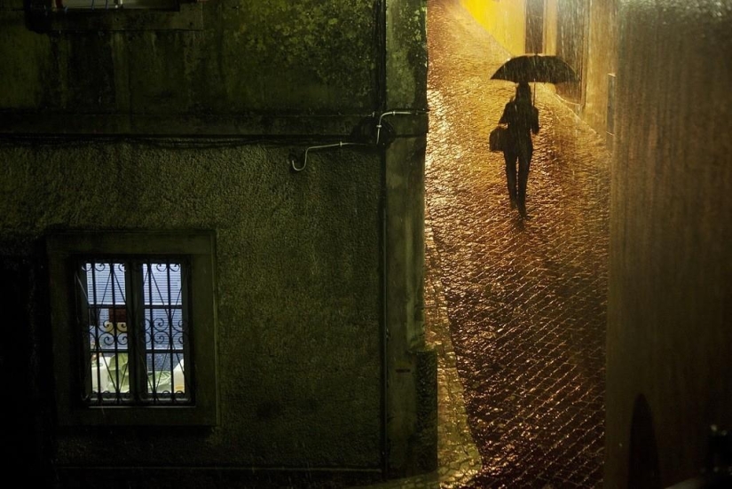 The sound of rain in photographs by Willy Roni