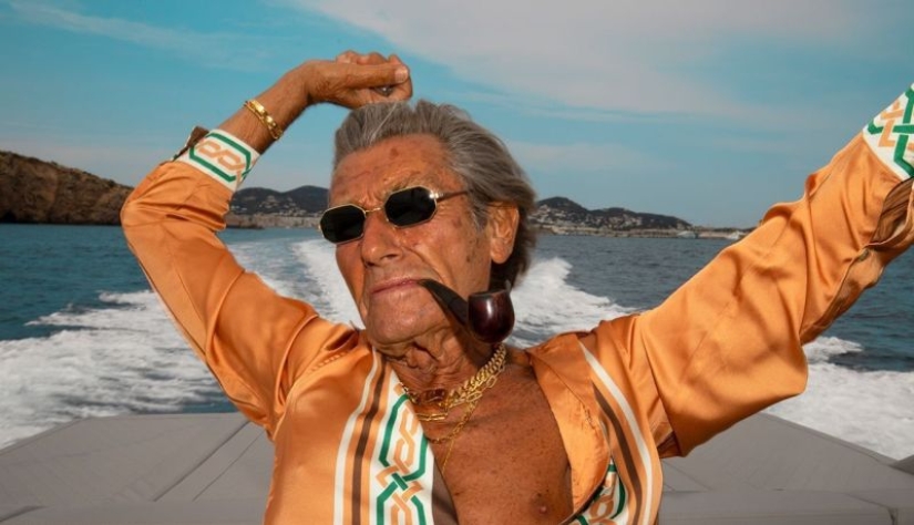 &quot;The Spanish King&quot;: How 91-year-old model Andres Garcia-Carro lives and works