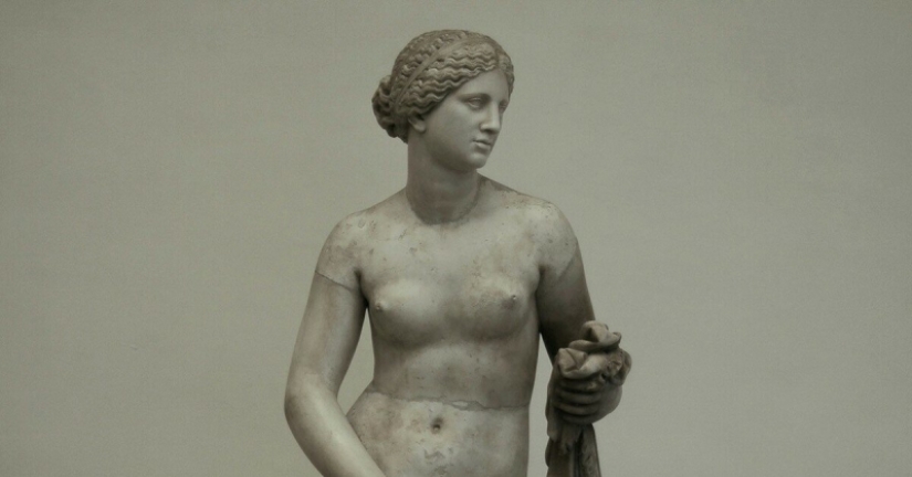 The statue of Aphrodite of Cnida is so realistic that she was once raped