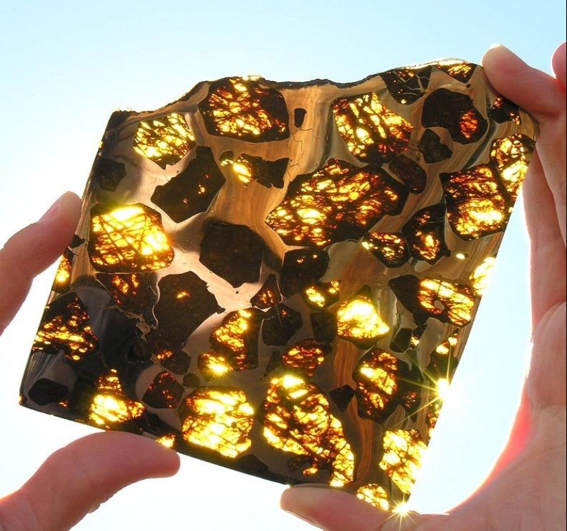 The unusually beautiful Fukan meteorite