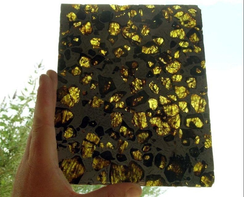 The unusually beautiful Fukan meteorite