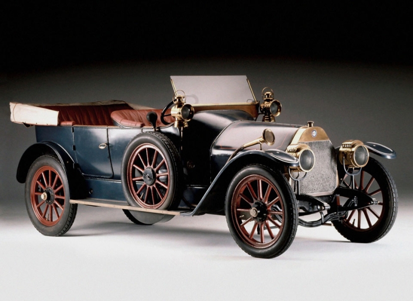 The very first cars in the history of the largest brands