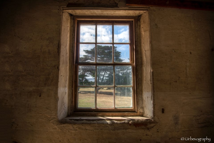 The view from nowhere: abandoned world