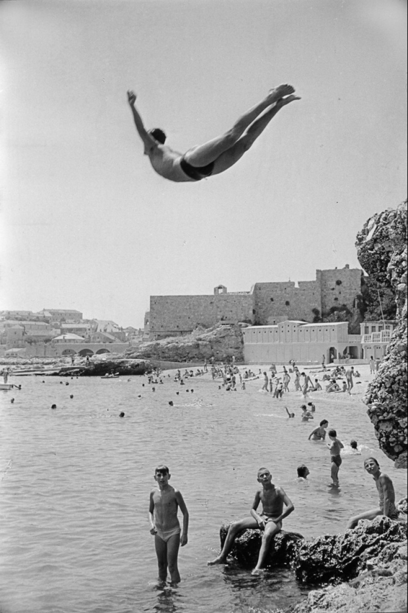 The whole truth and lyricism of our history in the photographs of Marc Riboud