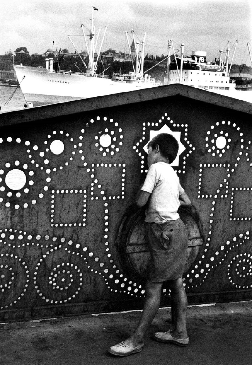 The whole truth and lyricism of our history in the photographs of Marc Riboud