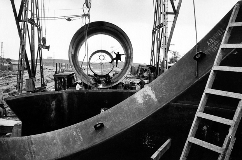 The whole truth and lyricism of our history in the photographs of Marc Riboud