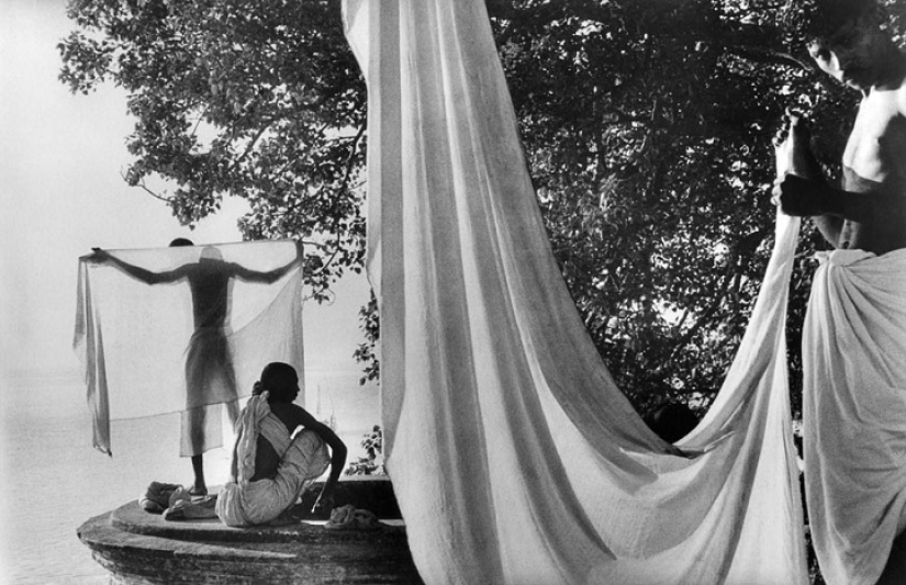 The whole truth and lyricism of our history in the photographs of Marc Riboud