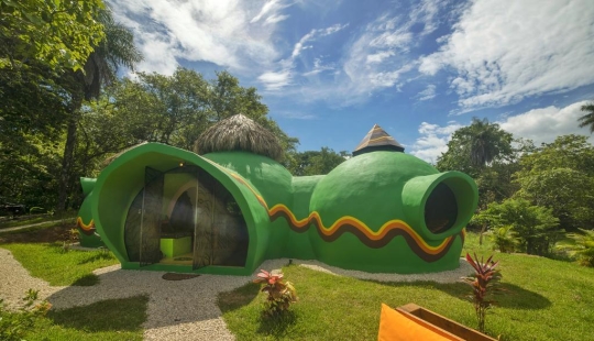 The woman built in the middle of the jungle house is made of concrete and dishwashing detergent