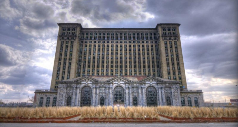 The world's largest abandoned train station