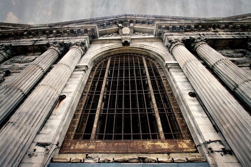 The world's largest abandoned train station