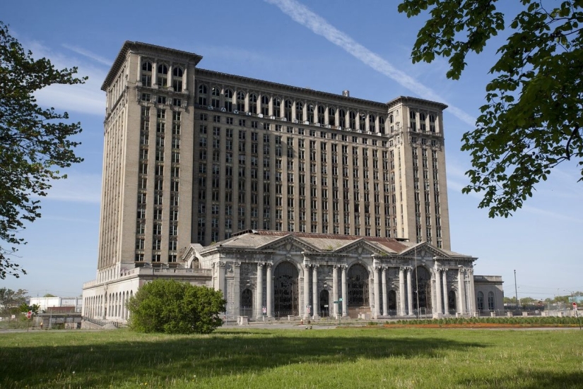 The world's largest abandoned train station