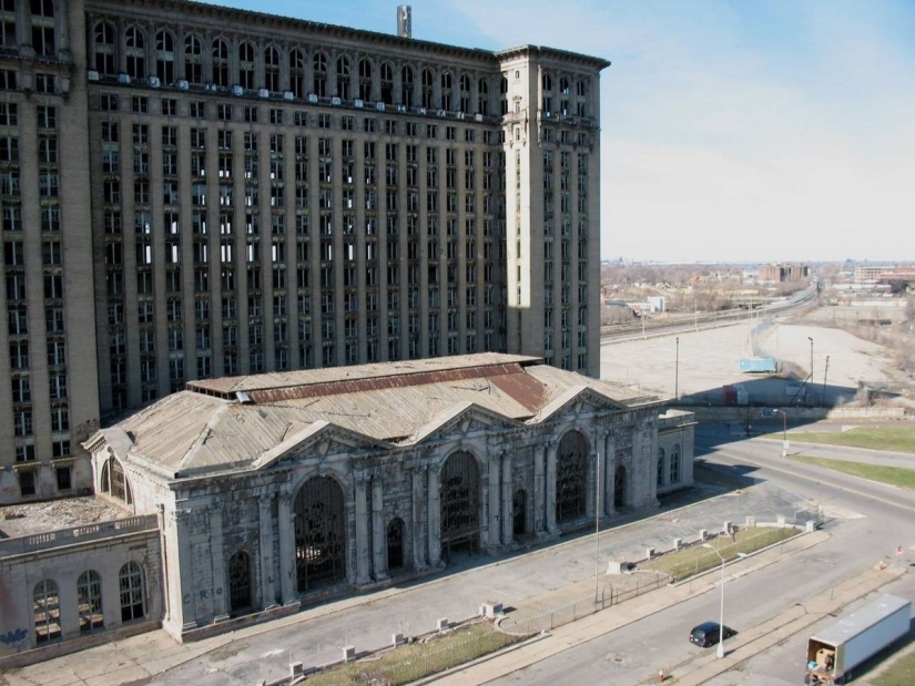 The world's largest abandoned train station