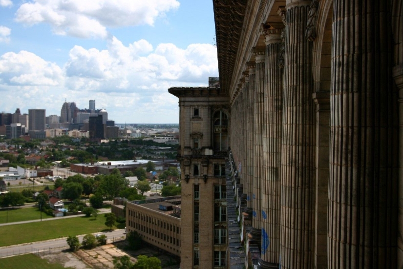 The world's largest abandoned train station