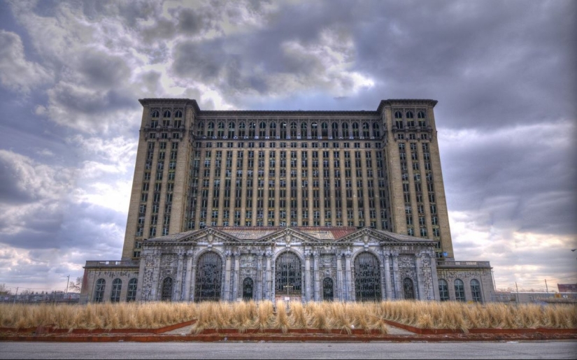 The world's largest abandoned train station