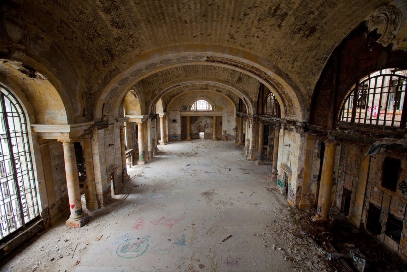 The world's largest abandoned train station