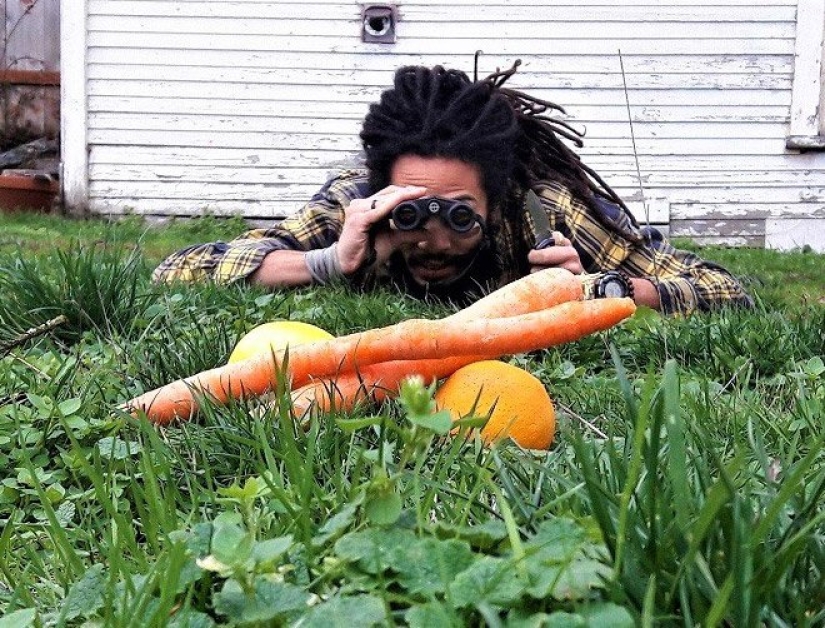 There is a hunt for carrots, or Gardeners with their glorious trophies