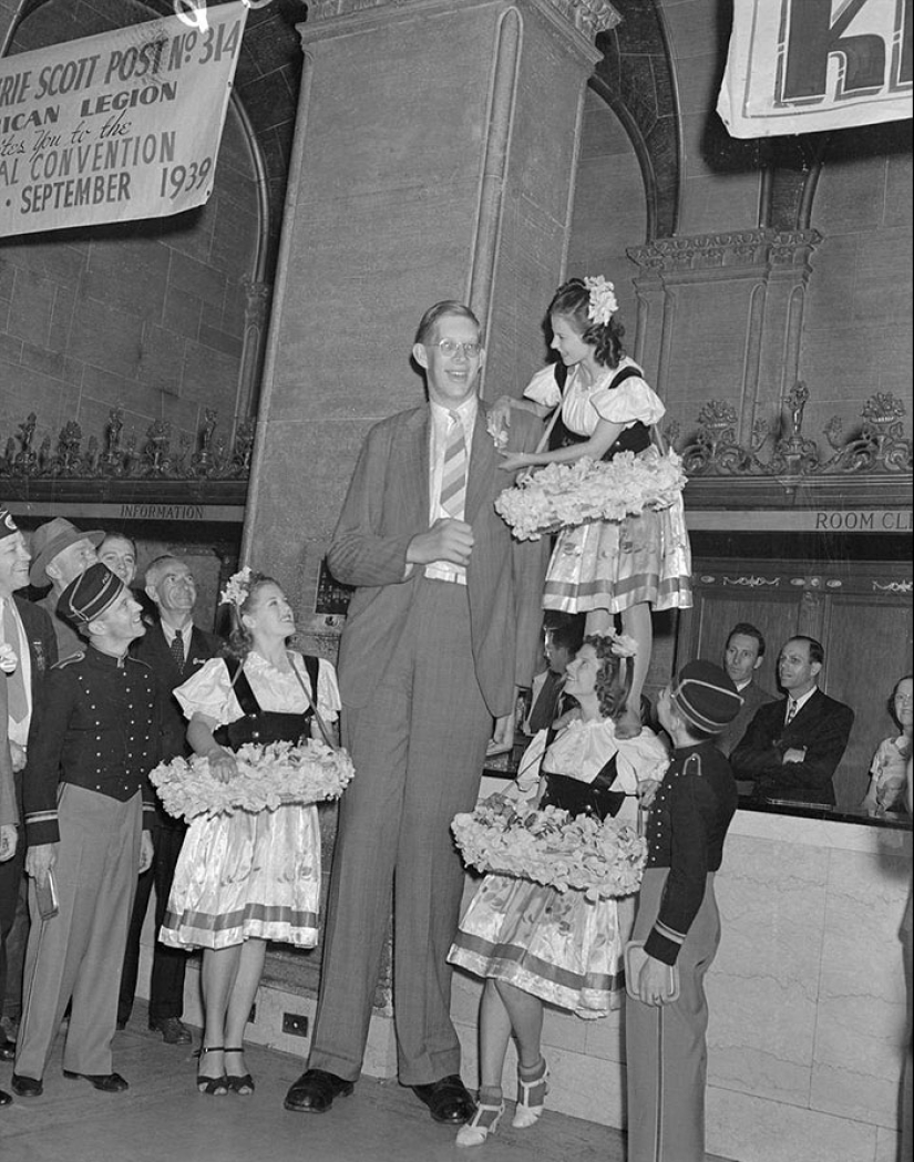 There is a video that shows how big was Robert Wadlow — the tallest man in history