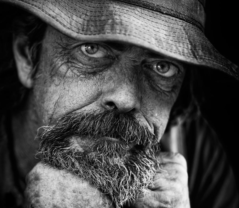 They also have a soul: photographer takes portraits of homeless people