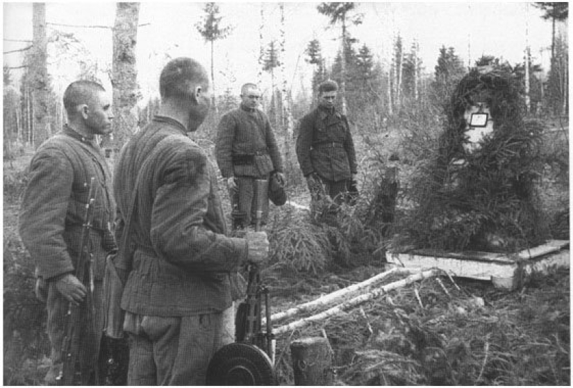 &quot;They buried as many soldiers as could fit in the hole&quot;: about the differences between German and Soviet graves