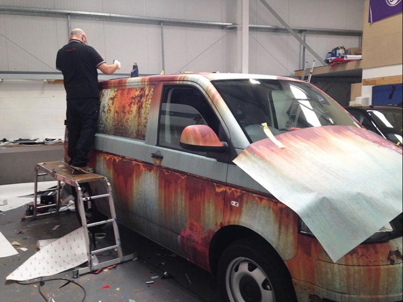 They definitely won&#39;t be stolen: original camouflage that will protect the car from thieves